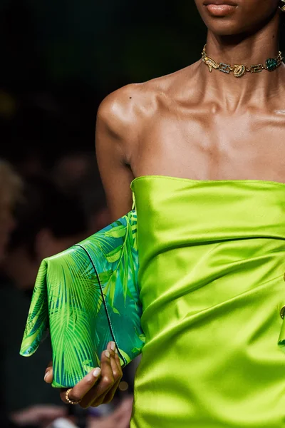 Look 125